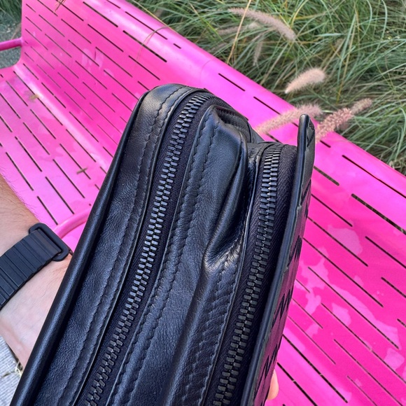 Authentic Mint Condition Bottega Veneta Men’s Crossbody Belt Bag. - Picture 8 of 17